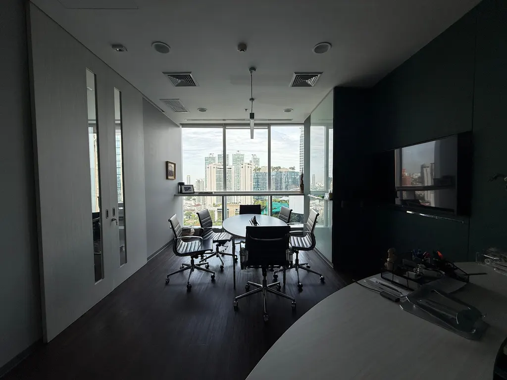 Photo 19 of listing DA-3350813: commercial building (shophouse) (117 sq.m.) at BHIRAJ TOWER at EmQuartie