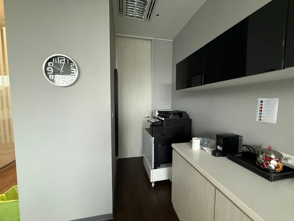Photo 7 of listing DA-3350813: commercial building (shophouse) (117 sq.m.) at BHIRAJ TOWER at EmQuartie