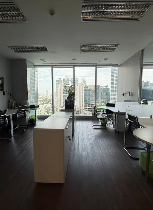 Photo 1 of listing DA-3350813: commercial building (shophouse) (117 sq.m.) at BHIRAJ TOWER at EmQuartie