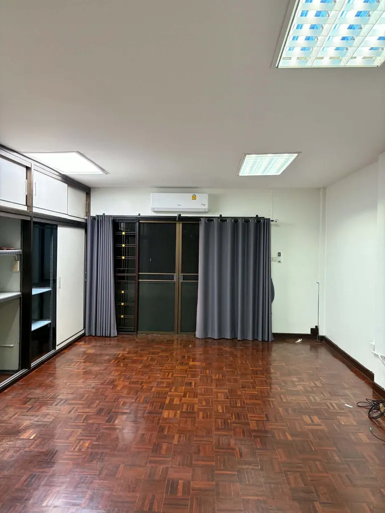 Foto 5 von Angebot DA-3351227: Geschäftshaus (Shophouse) (250 m²)