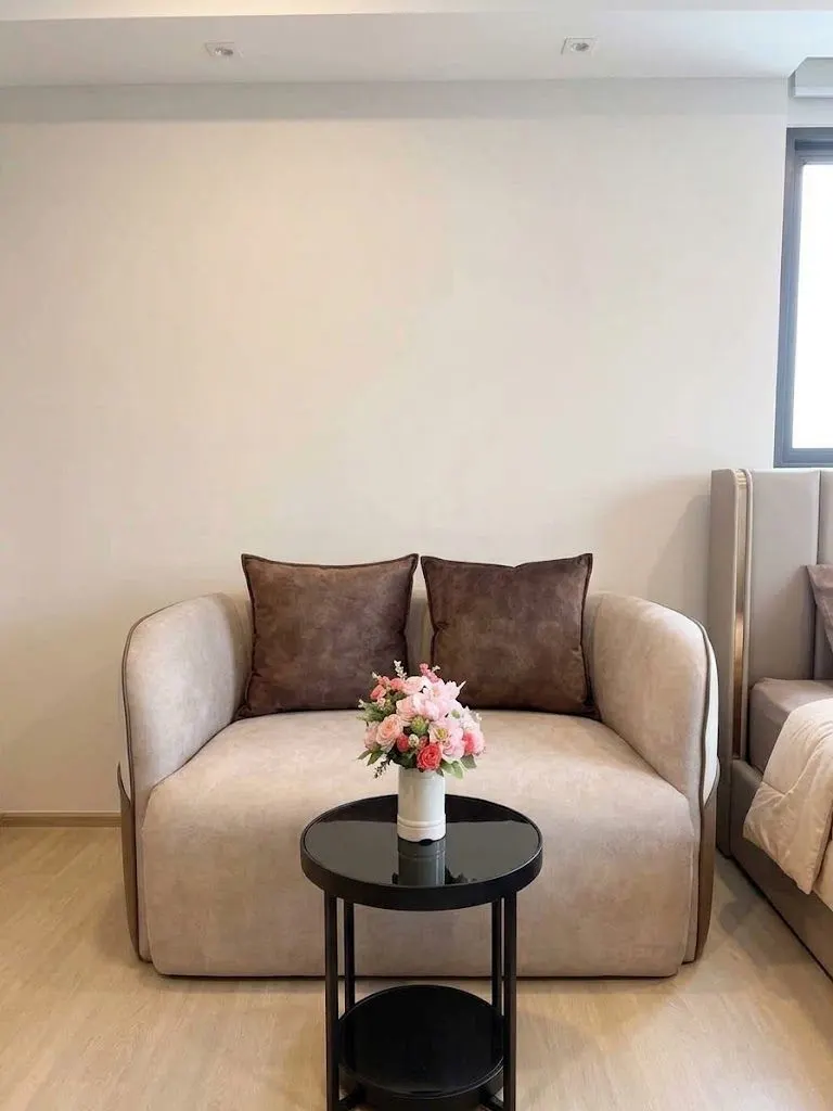Living room (view 3) of the 1-bedroom condo (29 sq.m.) at Life Phahon-Ladprao