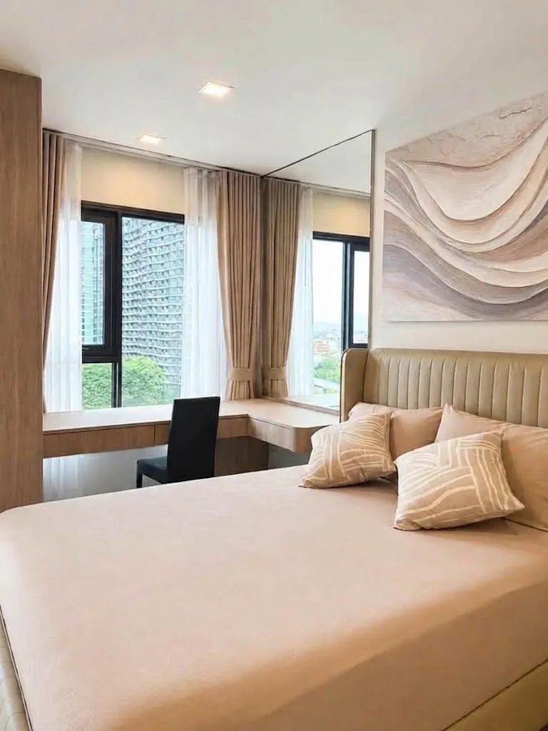 Bedroom (view 2) of the 1-bedroom condo (29 sq.m.) at Life Phahon-Ladprao