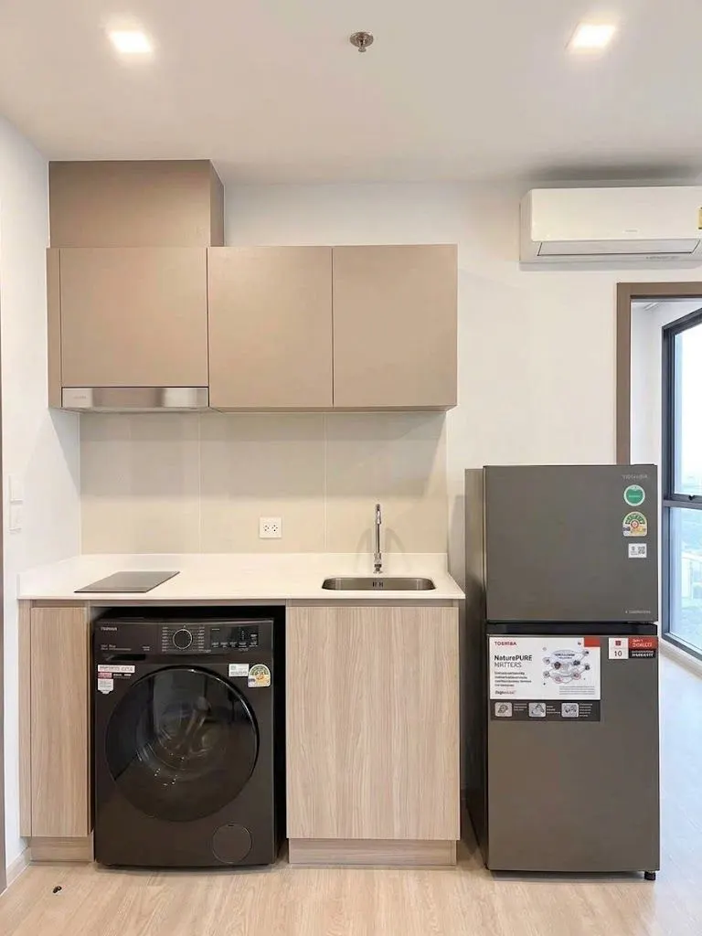 Kitchen of the 1-bedroom condo (29 sq.m.) at Life Phahon-Ladprao