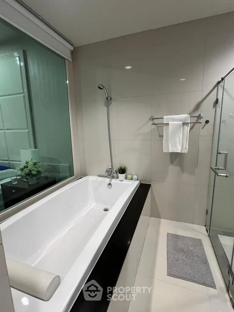 Photo 5 de l'annonce DA-3351441 : condo de 1 chambres (56.75 m²) au The Address Chidlom