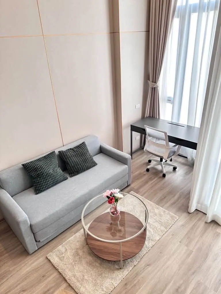 Living room of the 1-bedroom condo (38 sq.m.) at Culture Thonglor