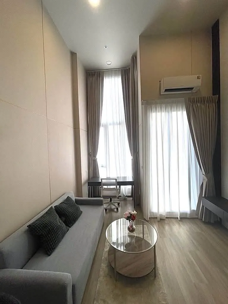 Living room (view 3) of the 1-bedroom condo (38 sq.m.) at Culture Thonglor