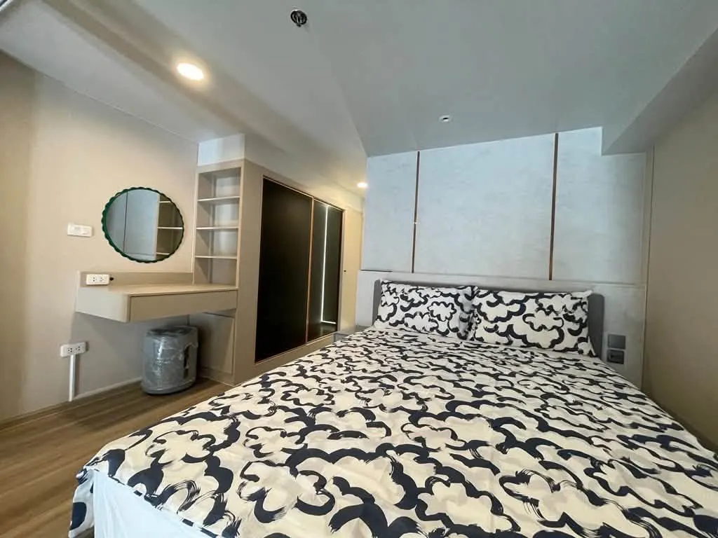Bedroom (view 2) of the 1-bedroom condo (38 sq.m.) at Culture Thonglor