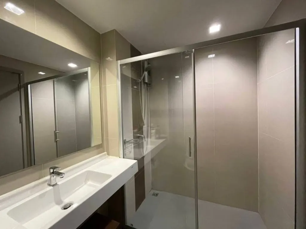 Bathroom of the 1-bedroom condo (38 sq.m.) at Culture Thonglor