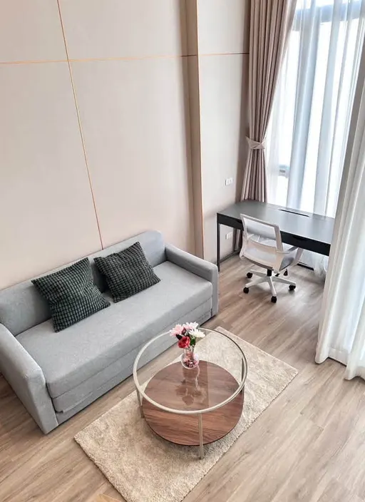 Living room of the 1-bedroom condo (38 sq.m.) at Culture Thonglor