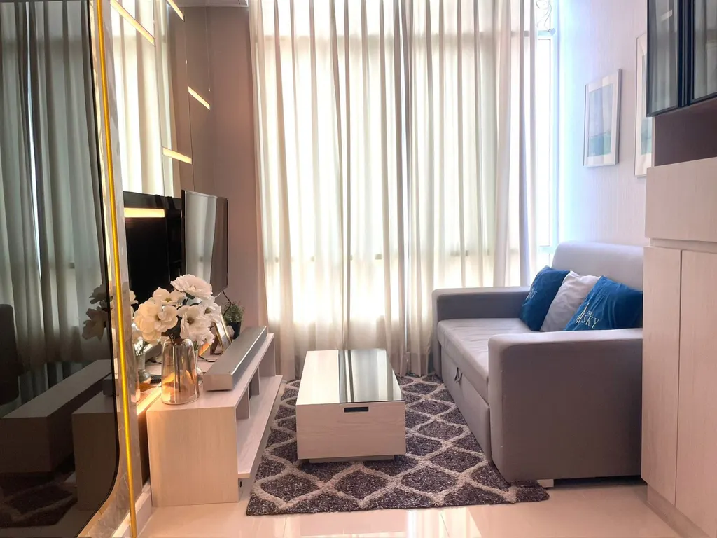 Living room of the 1-bedroom condo (34.75 sq.m.) at The Sky Sukhumvit