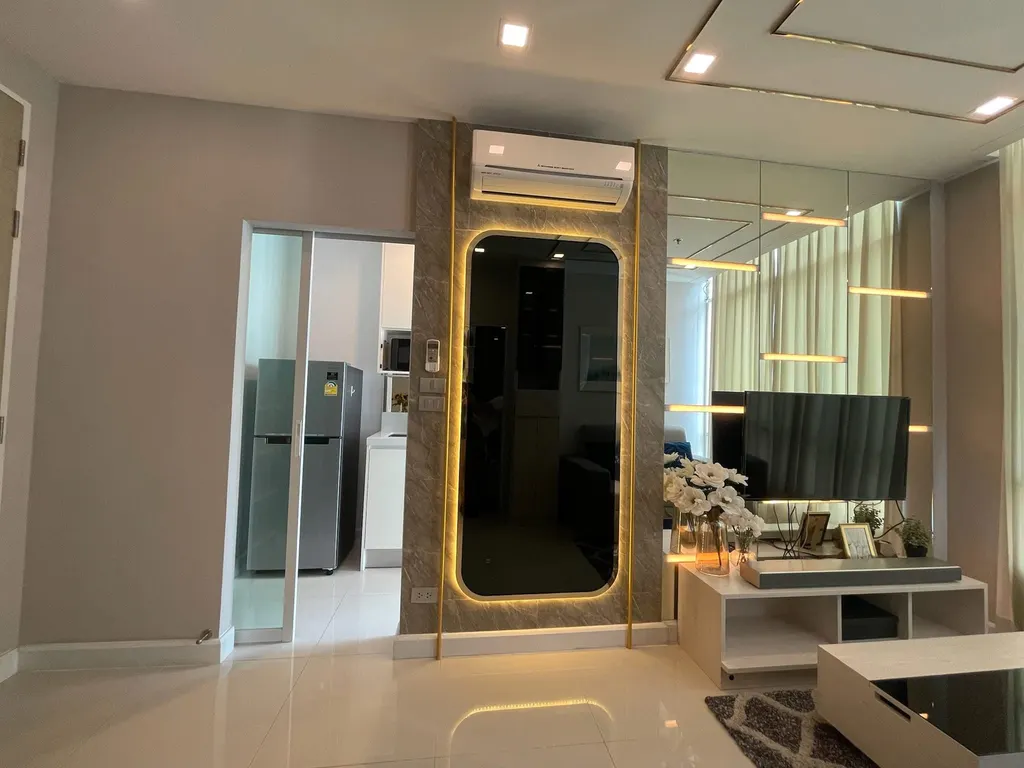 Гостиная (вид 3) в кондоминиуме с 1 спальнями (34.75 кв.м.) в The Sky Sukhumvit
