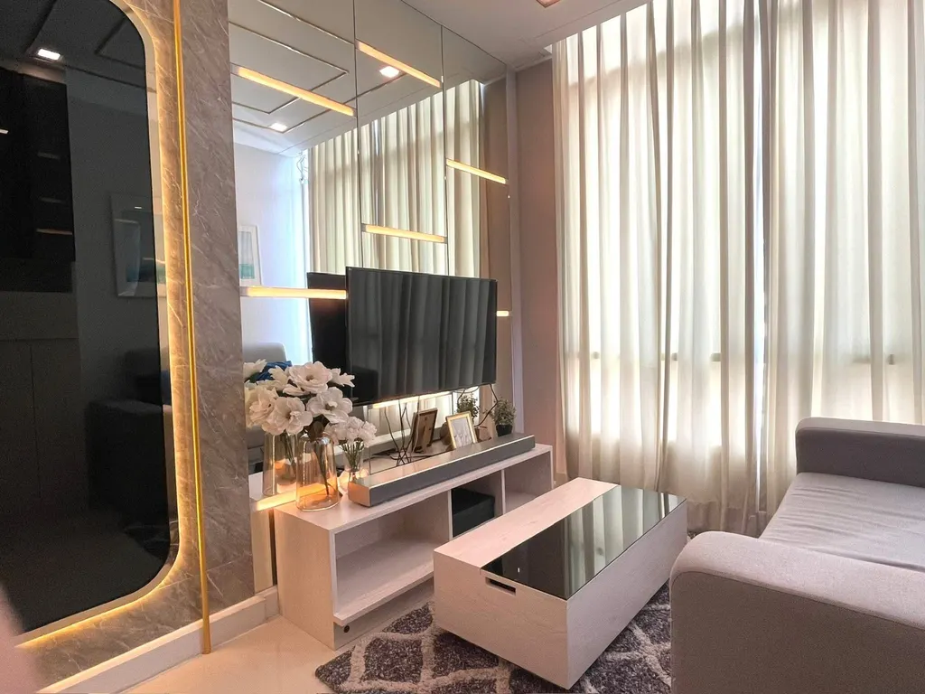 Гостиная (вид 4) в кондоминиуме с 1 спальнями (34.75 кв.м.) в The Sky Sukhumvit