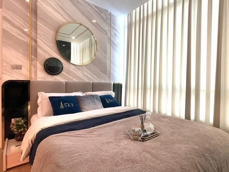 Спальня в кондоминиуме с 1 спальнями (34.75 кв.м.) в The Sky Sukhumvit