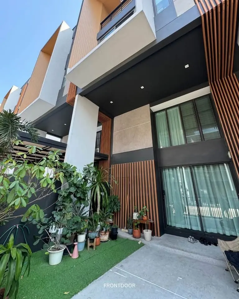 Photo 1 of listing DA-3354375: 3-bedroom townhouse (3.5 sq.m.) at Shizen Phatthanakan 32