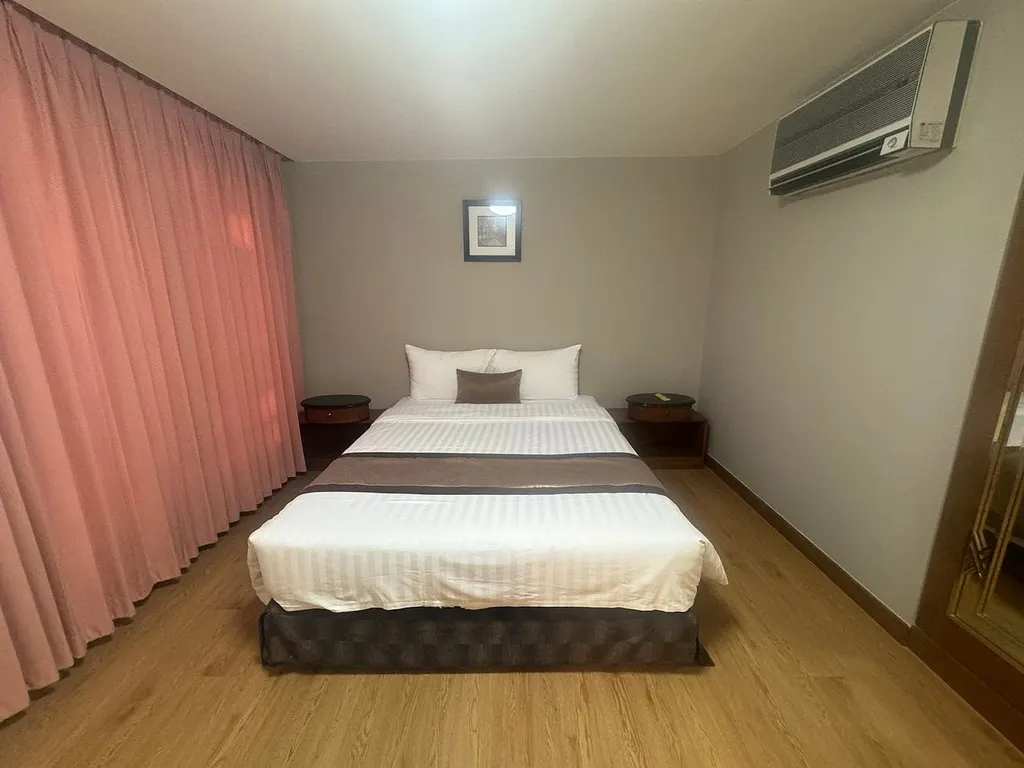 Photo 5 of listing DA-3354819: 2-bedroom condo (108 sq.m.) at United Tower Thong Lor