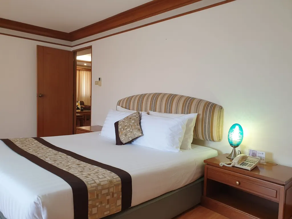 Photo 10 of listing DA-3354826: 2-bedroom condo (157 sq.m.) at United Tower Thong Lor