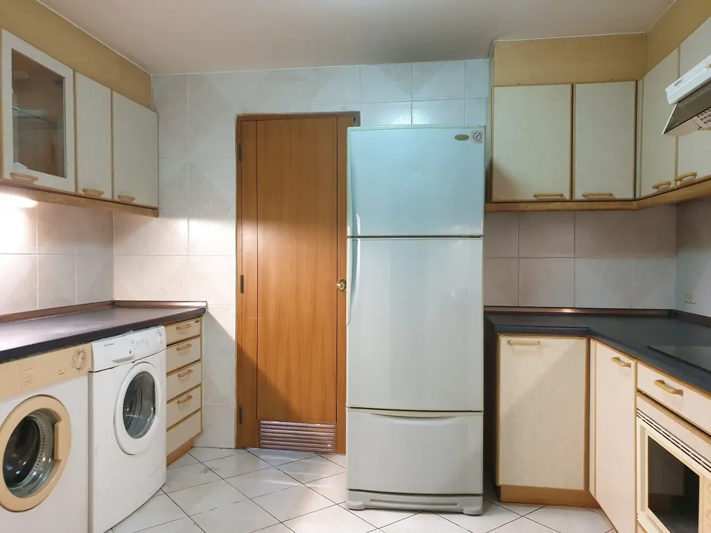 Photo 4 of listing DA-3354826: 2-bedroom condo (157 sq.m.) at United Tower Thong Lor