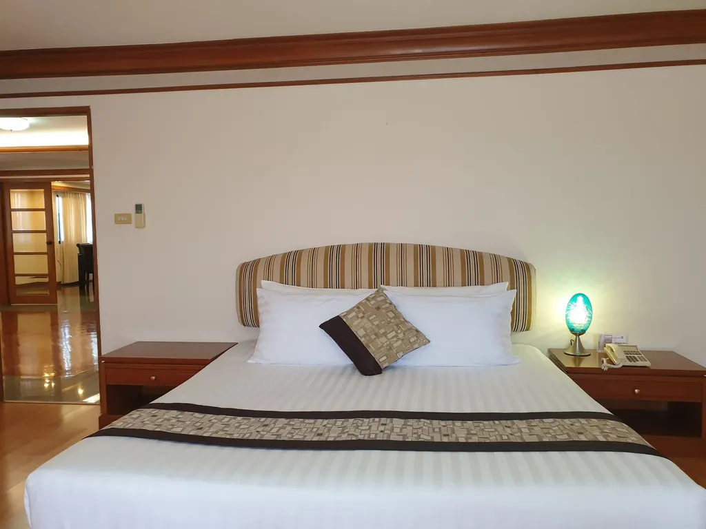 Photo 9 of listing DA-3354826: 2-bedroom condo (157 sq.m.) at United Tower Thong Lor