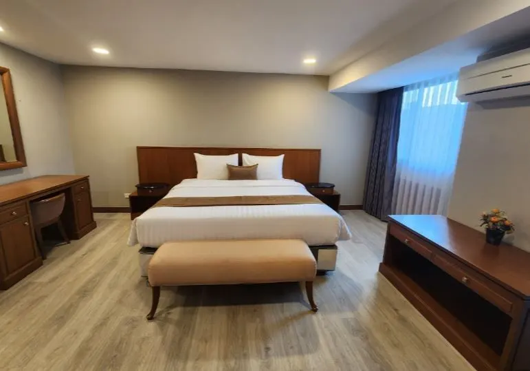 Photo 5 of listing DA-3354827: 3-bedroom condo (196 sq.m.) at United Tower Thong Lor