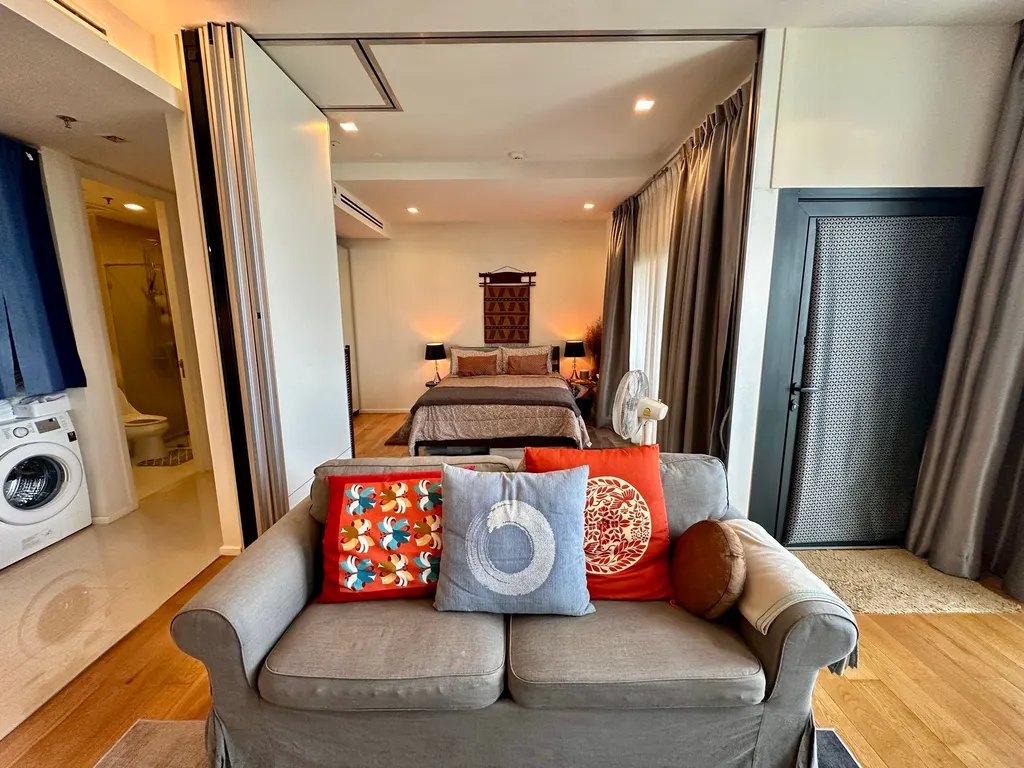 Photo 5 of listing DA-3356140: 1-bedroom condo (49 sq.m.) at Circle Living Prototype New Petchburi