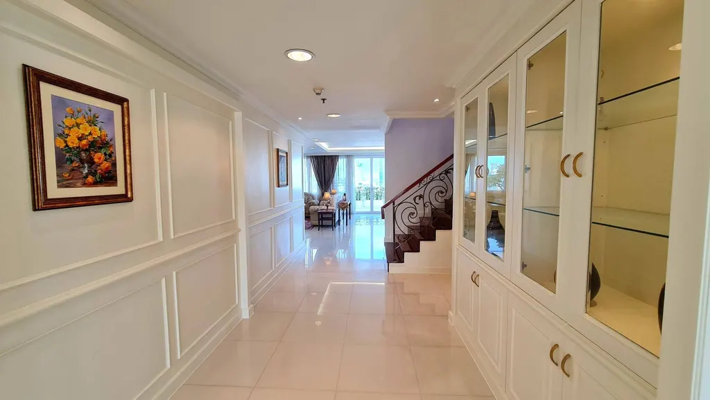 Photo 4 of listing DA-3356345: 4-bedroom serviced apartment (800 sq.m.) at Piyathip Place