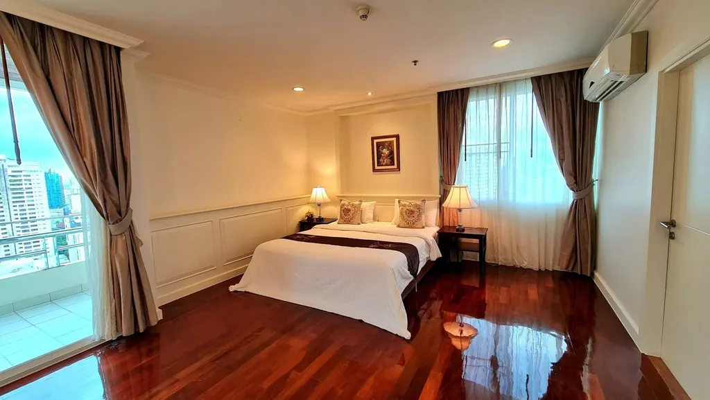 Photo 7 of listing DA-3356345: 4-bedroom serviced apartment (800 sq.m.) at Piyathip Place