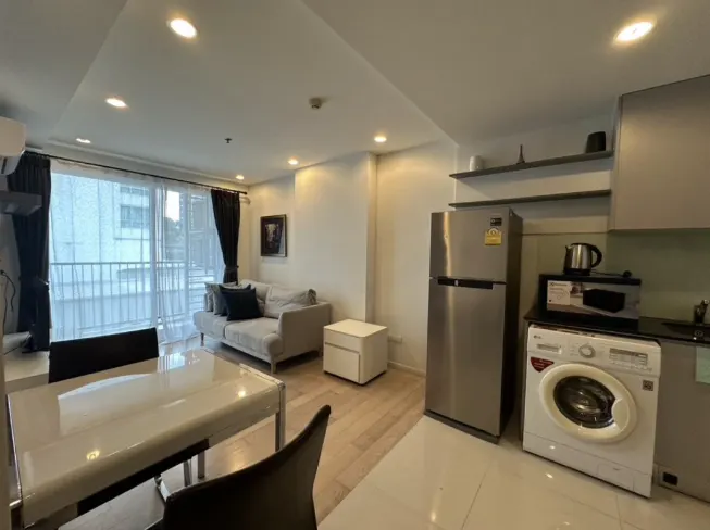 Photo 1 of listing DA-3356388: 3-bedroom condo (125 sq.m.) at 15 Sukhumvit Residences