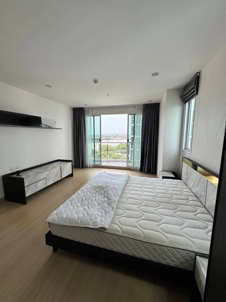 Photo 10 of listing DA-3356391: 2-bedroom condo (156 sq.m.) at Supalai Riva Grande