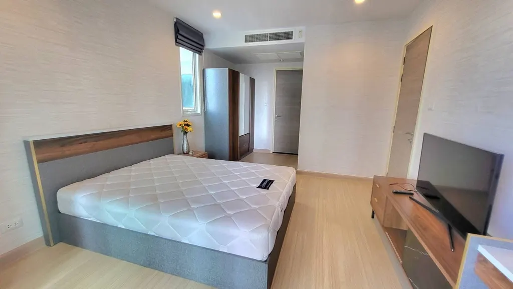 Photo 13 of listing DA-3356391: 2-bedroom condo (156 sq.m.) at Supalai Riva Grande