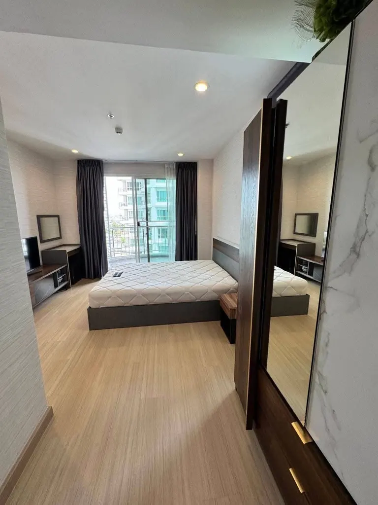Photo 14 of listing DA-3356391: 2-bedroom condo (156 sq.m.) at Supalai Riva Grande
