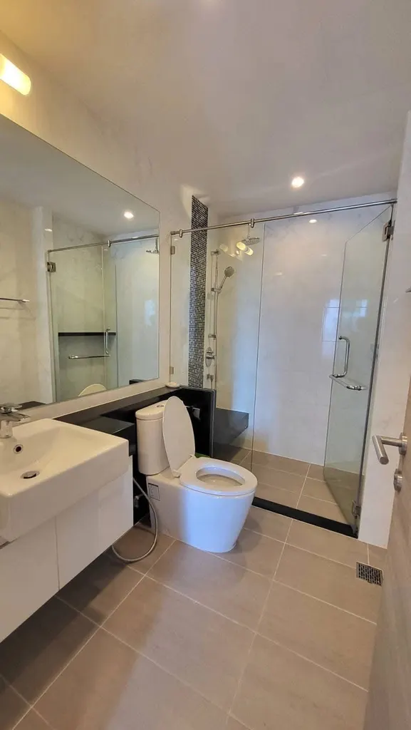 Photo 15 of listing DA-3356391: 2-bedroom condo (156 sq.m.) at Supalai Riva Grande