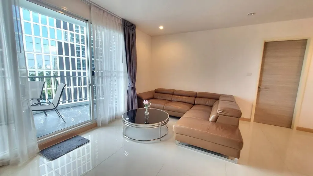 Photo 2 of listing DA-3356391: 2-bedroom condo (156 sq.m.) at Supalai Riva Grande