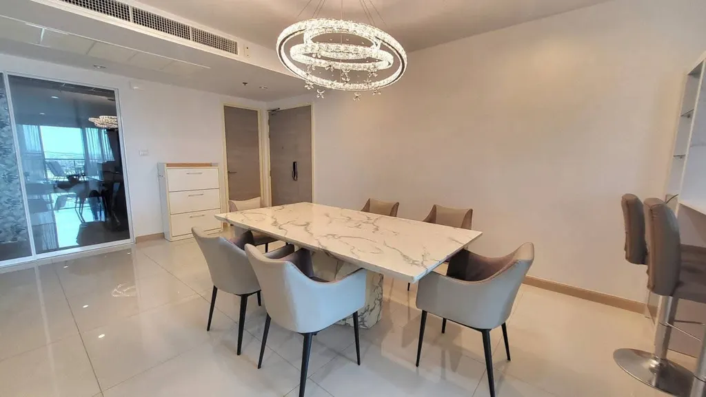 Photo 3 of listing DA-3356391: 2-bedroom condo (156 sq.m.) at Supalai Riva Grande