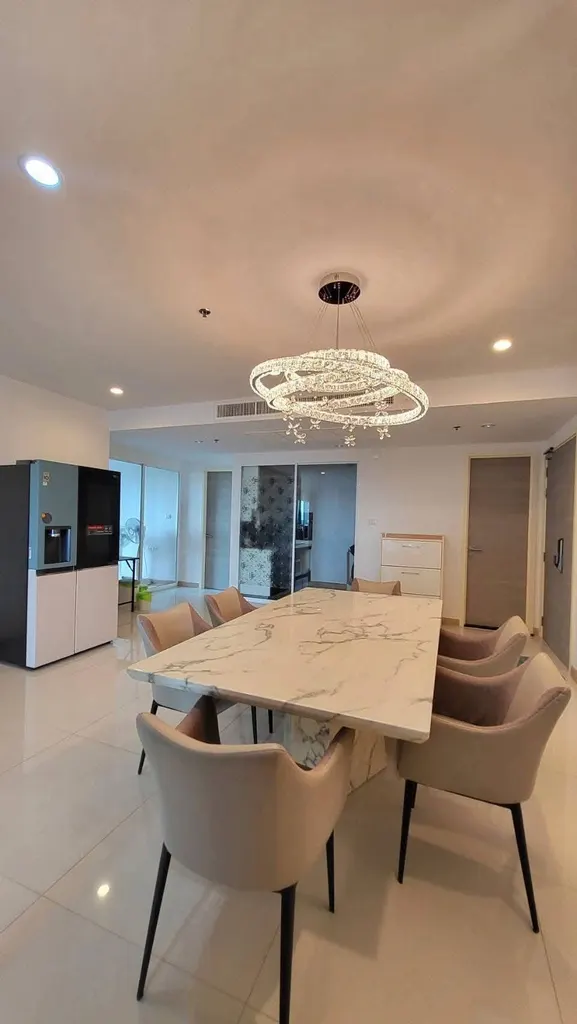Photo 4 of listing DA-3356391: 2-bedroom condo (156 sq.m.) at Supalai Riva Grande