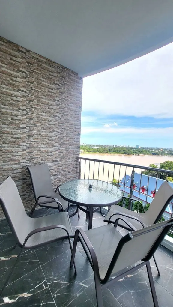 Photo 6 of listing DA-3356391: 2-bedroom condo (156 sq.m.) at Supalai Riva Grande