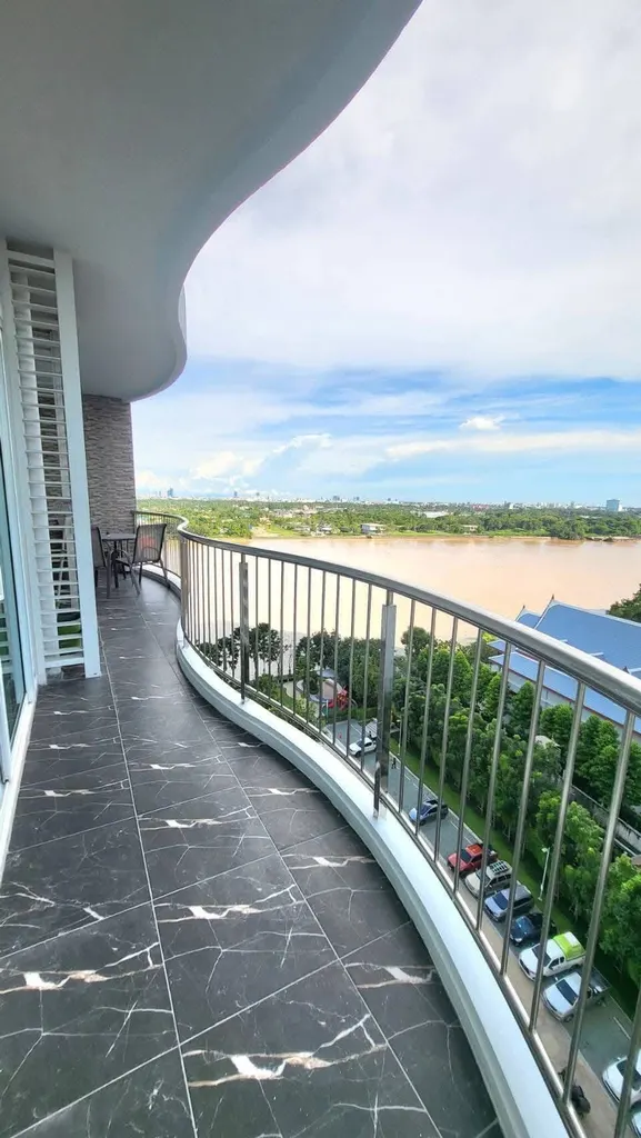 Photo 7 of listing DA-3356391: 2-bedroom condo (156 sq.m.) at Supalai Riva Grande