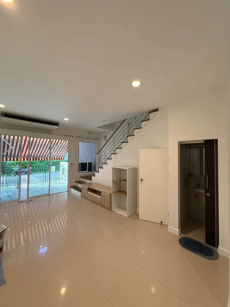 Foto 9 del anuncio DA-3356411: casa adosada de 3 dormitorio(s) (167 m²) en Baan Klang Muang Sathorn - Taksin2
