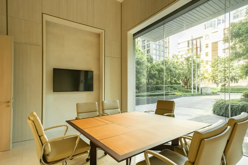 Photo 12 of listing DA-3356432: 2-bedroom condo (126 sq.m.) at Baan Sindhorn