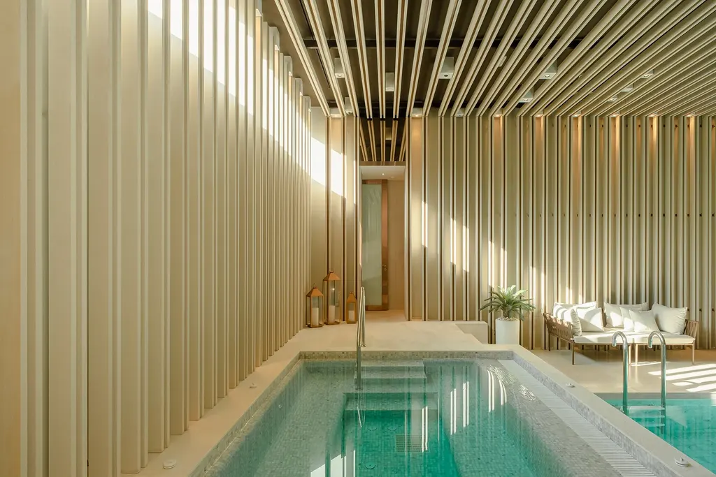 Photo 9 of listing DA-3356432: 2-bedroom condo (126 sq.m.) at Baan Sindhorn