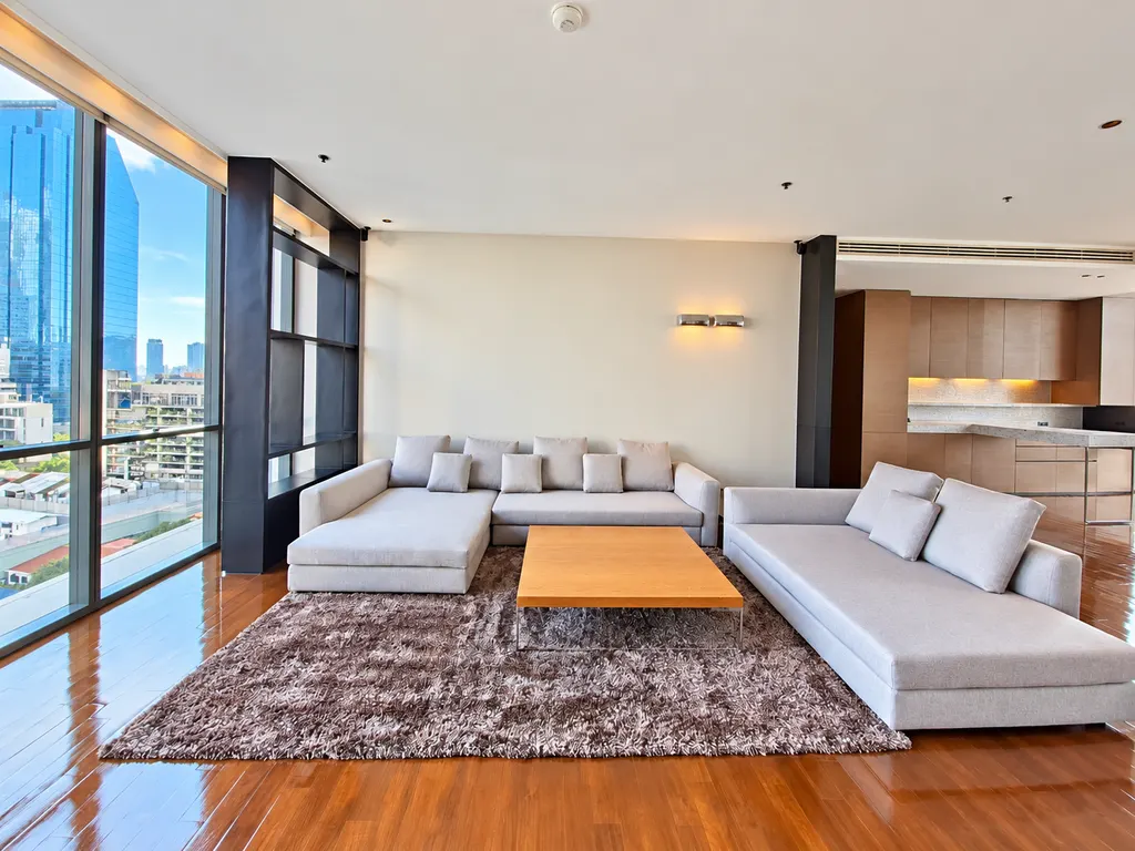 Photo 1 of listing DA-3356450: 2-bedroom condo (250 sq.m.) at Domus Condominium