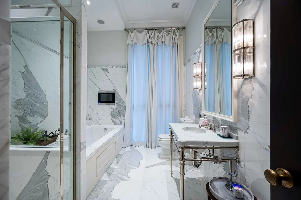Photo 25 of listing DA-3356472: 2-bedroom condo (132 sq.m.) at 98 Wireless