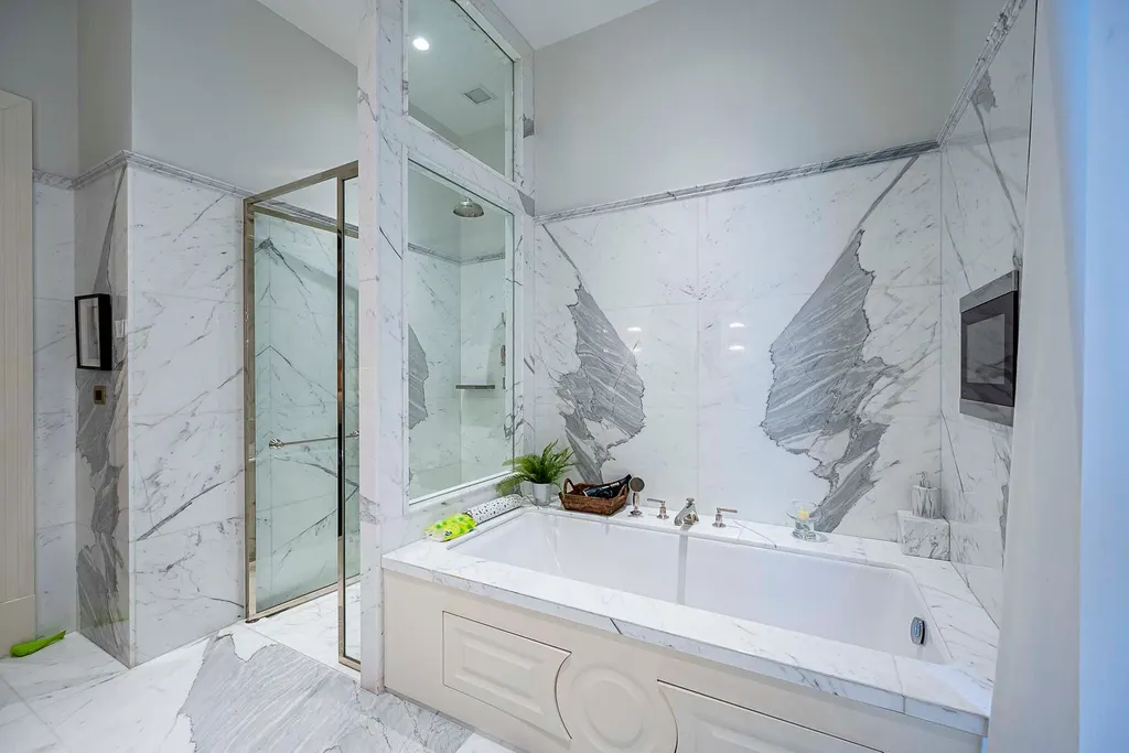 Photo 27 of listing DA-3356472: 2-bedroom condo (132 sq.m.) at 98 Wireless