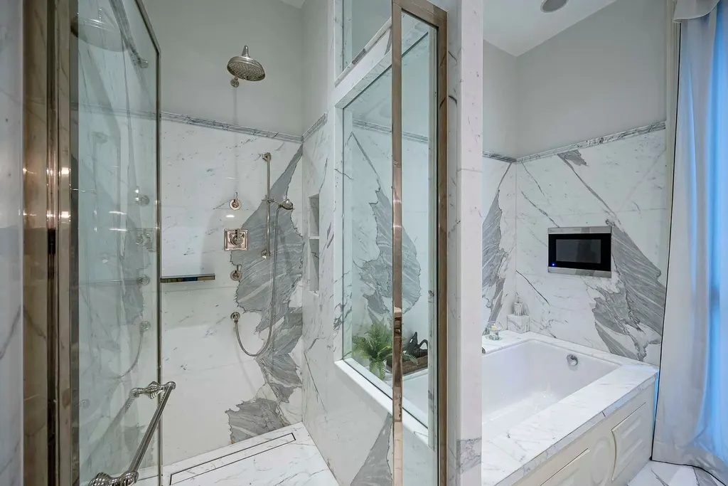 Photo 28 of listing DA-3356472: 2-bedroom condo (132 sq.m.) at 98 Wireless