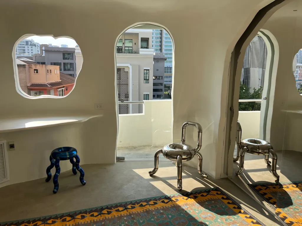 Photo 11 of listing DA-3356519: 2-bedroom condo (130 sq.m.) at 39 Suites