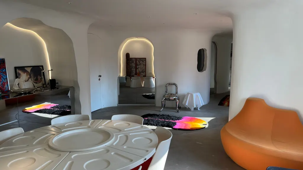 Photo 4 of listing DA-3356519: 2-bedroom condo (130 sq.m.) at 39 Suites