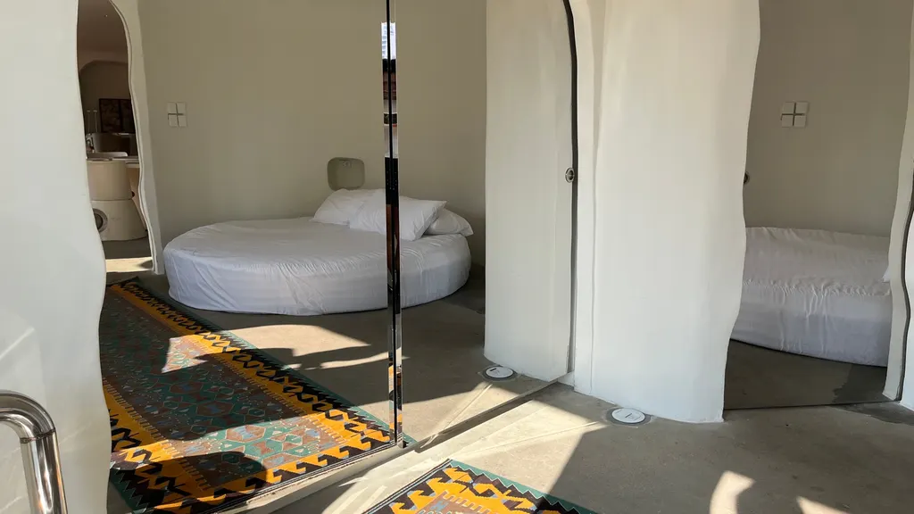 Photo 5 of listing DA-3356519: 2-bedroom condo (130 sq.m.) at 39 Suites