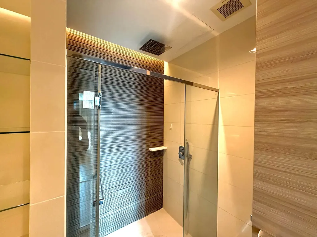 Photo 10 of listing DA-3358122: 1-bedroom condo (55 sq.m.) at The Room Charoenkrung 30