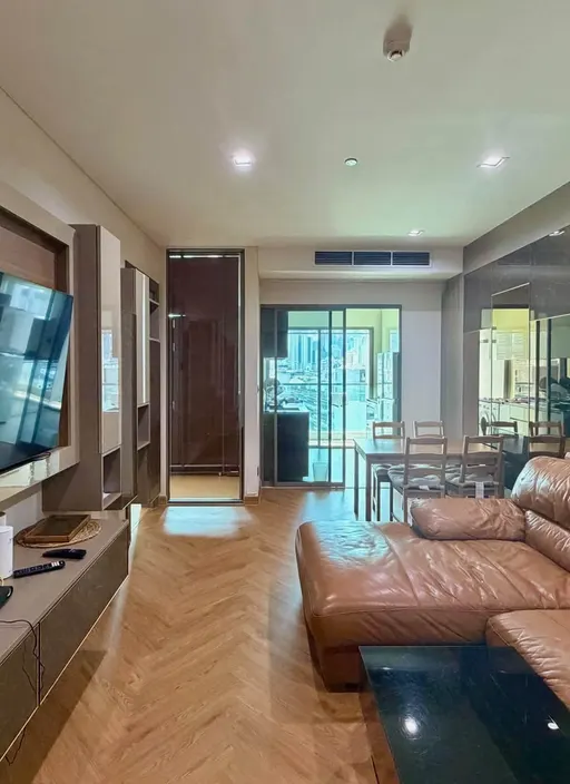 Photo 1 of listing DA-3358122: 1-bedroom condo (55 sq.m.) at The Room Charoenkrung 30