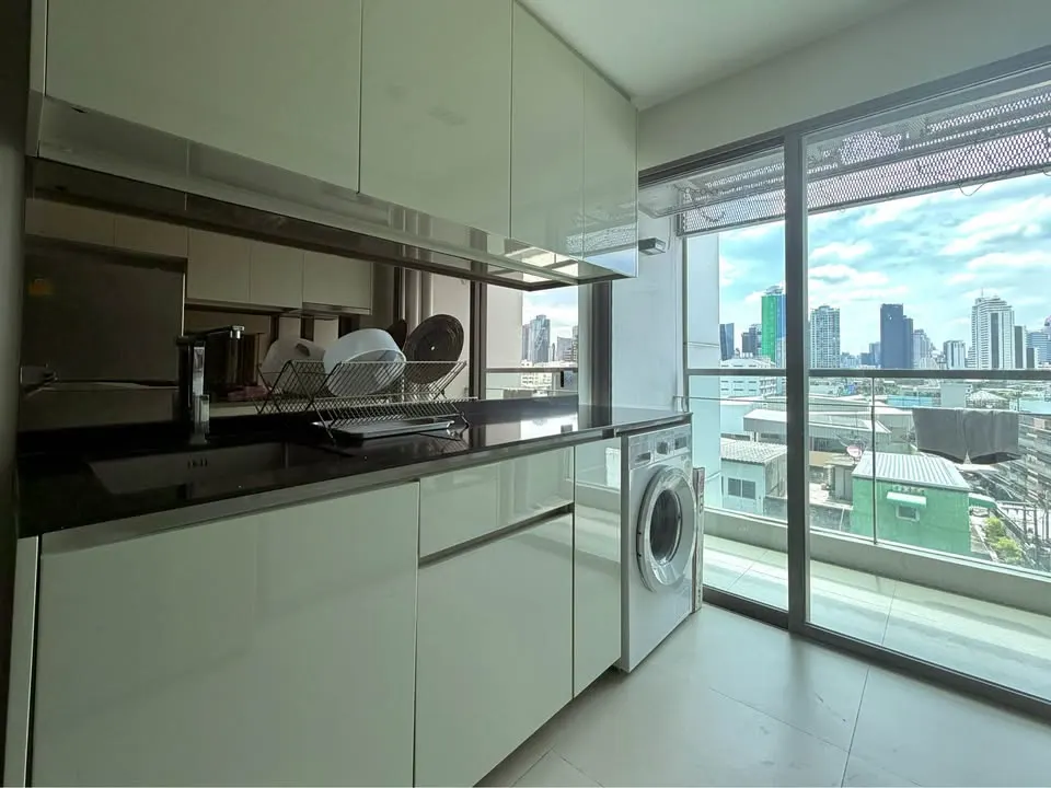 Photo 8 of listing DA-3358217: 1-bedroom condo (55 sq.m.) at The Room Charoenkrung 30
