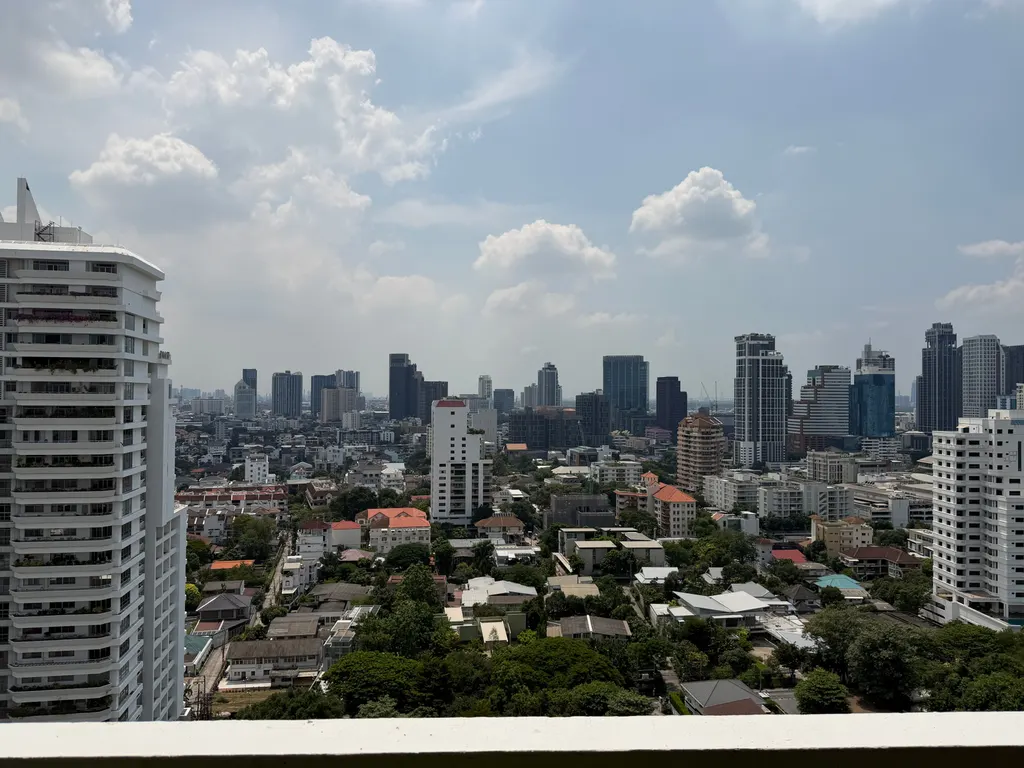 Photo 10 of listing DA-3358235: 3-bedroom condo (366 sq.m.) at Oriental Towers Condominium